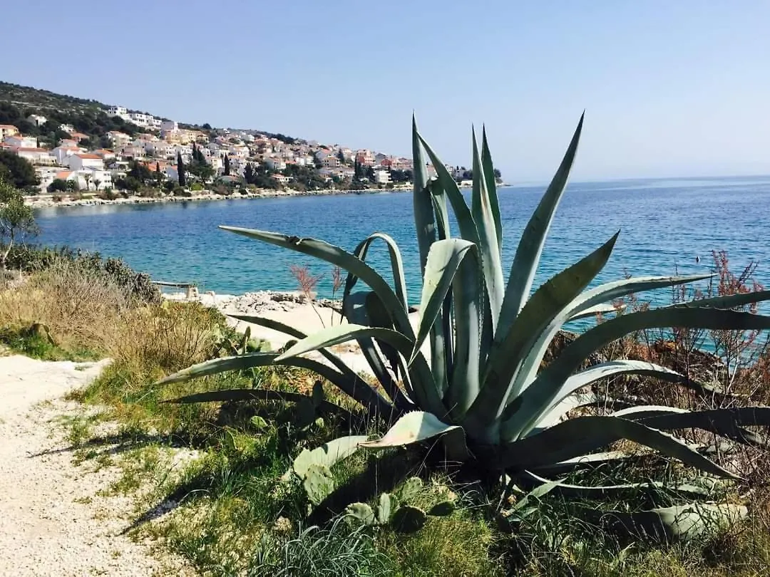 Apartments Slavica Trogir 0*,