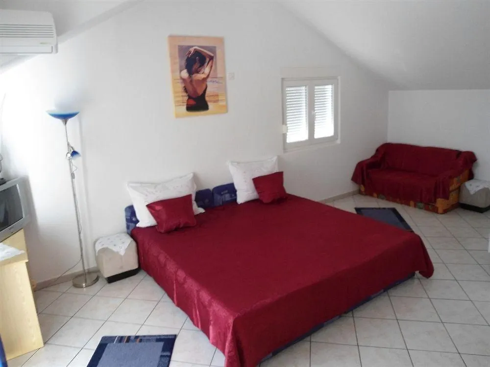 Apartments Slavica Trogir 0*,