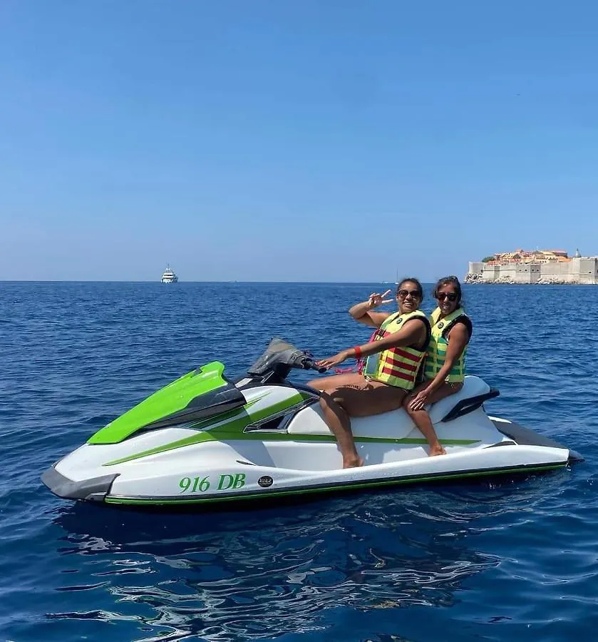 Apartments Slavica Trogir 0*,